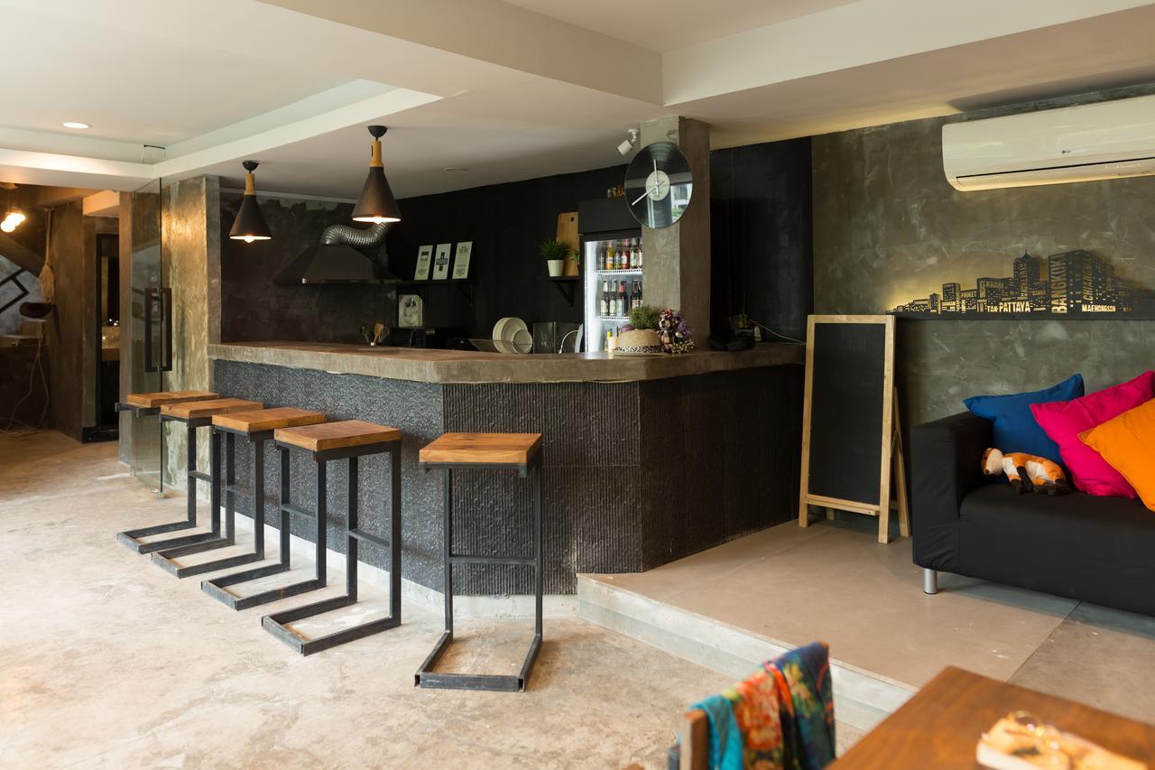 Revolution Hostel Asoke Bangkok Luaran gambar