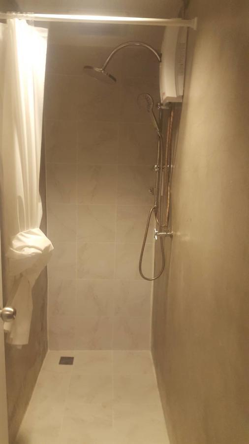 Revolution Hostel Asoke Bangkok Luaran gambar