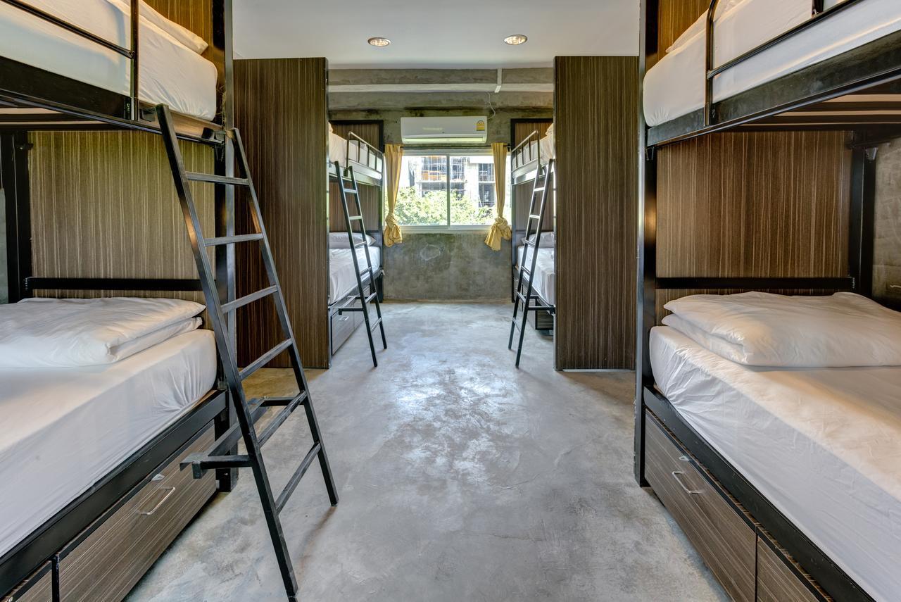 Revolution Hostel Asoke Bangkok Luaran gambar