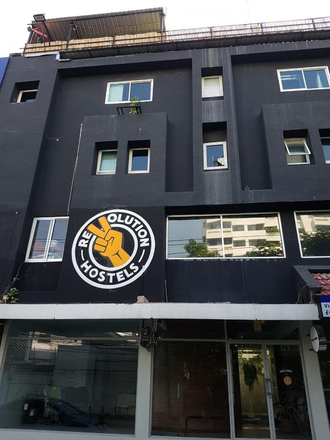 Revolution Hostel Asoke Bangkok Luaran gambar