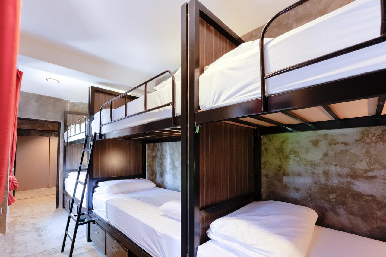 Revolution Hostel Asoke Bangkok Luaran gambar